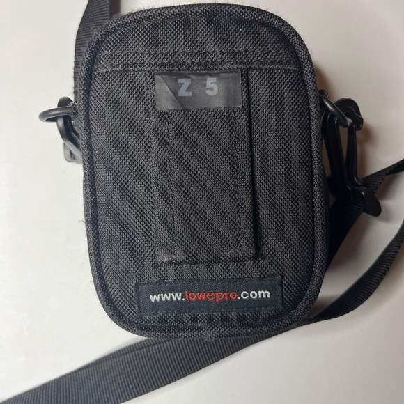 Lowepro Z5 Camera Pouch Carrying Case Black/Burgundy Great Pre-Owned Condition - Picture 3 of 11